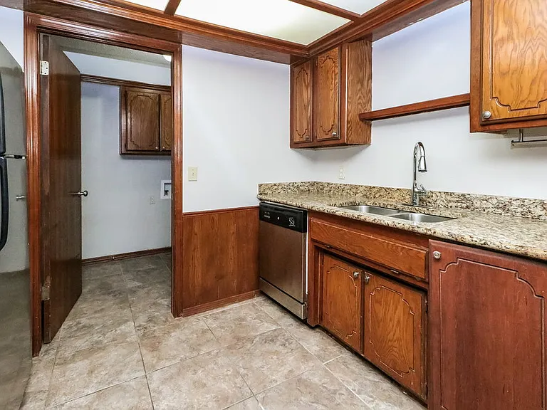 12913 S Drexel Ave — Photo 8