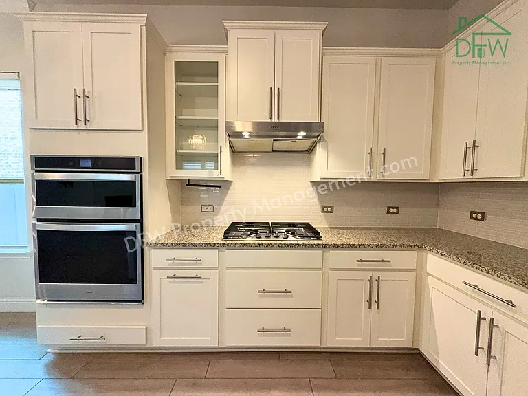302 Julia Ln — Photo 8