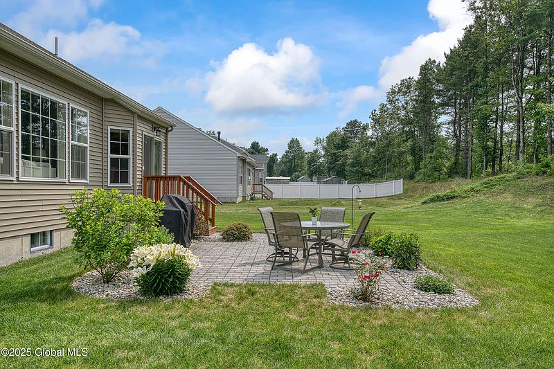 4th image of 55 Winterberry Lane