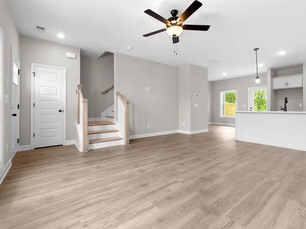 217 Holywell Dr, Gallatin, TN 37066