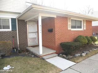 8114 Farnum Ct, Warren, MI 48093