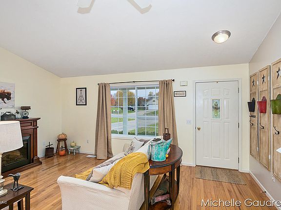 5th image of 1196 Quail Run Dr