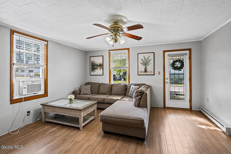 4th image of 12 Grapevine Place