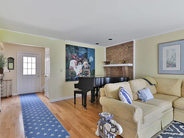 Linden Ct — Photo 5