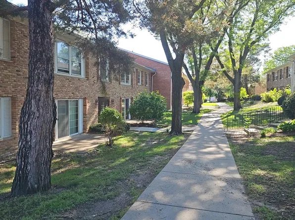 802 Old Settlers Trl APT 1, Hopkins, MN 55343