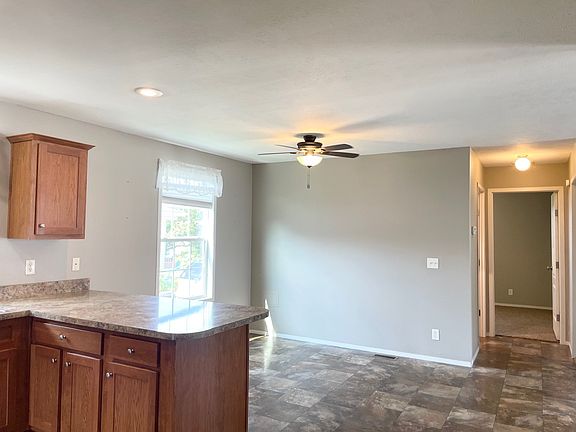 3rd image of 6188 Crestwood Dr #289