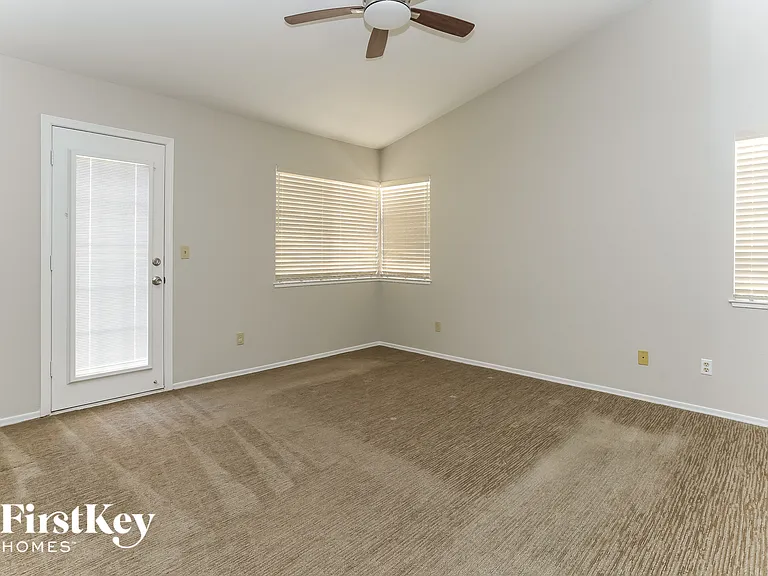 4421 Inez Dr — Photo 8