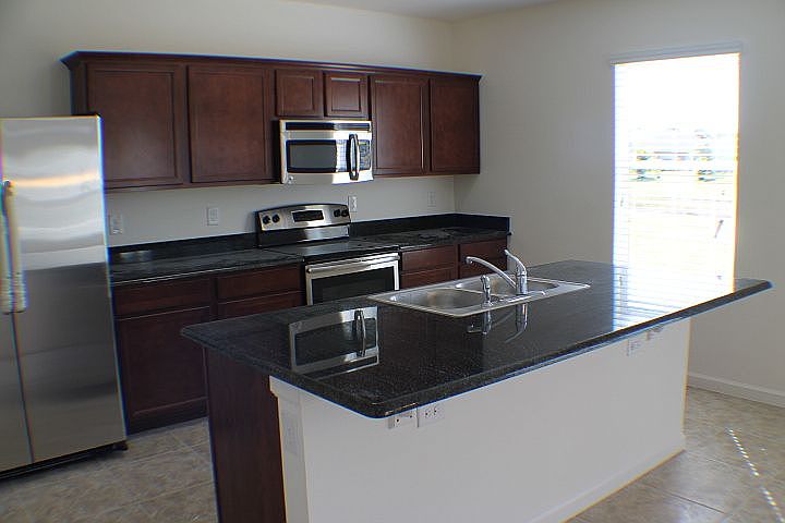 2nd image of 1567 Lexington Sq SW