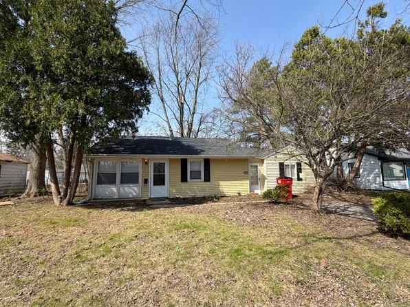 1307 Hedge Rd, Champaign, IL 61821