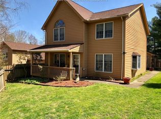 201 Oakbridge Dr, Hurricane, WV 25526
