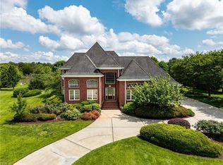 909 Two Gates Cir, Chesapeake, VA 23322
