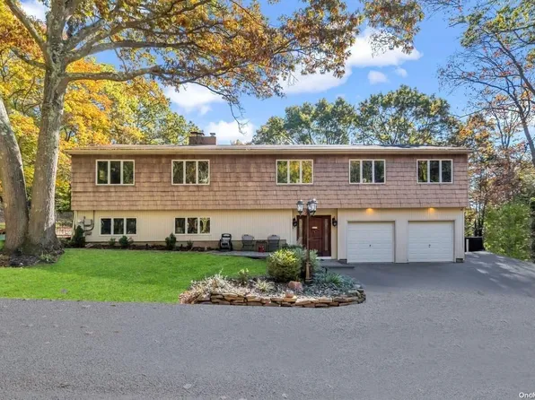 29 Whistler Hill Lane, Huntington, NY 11743