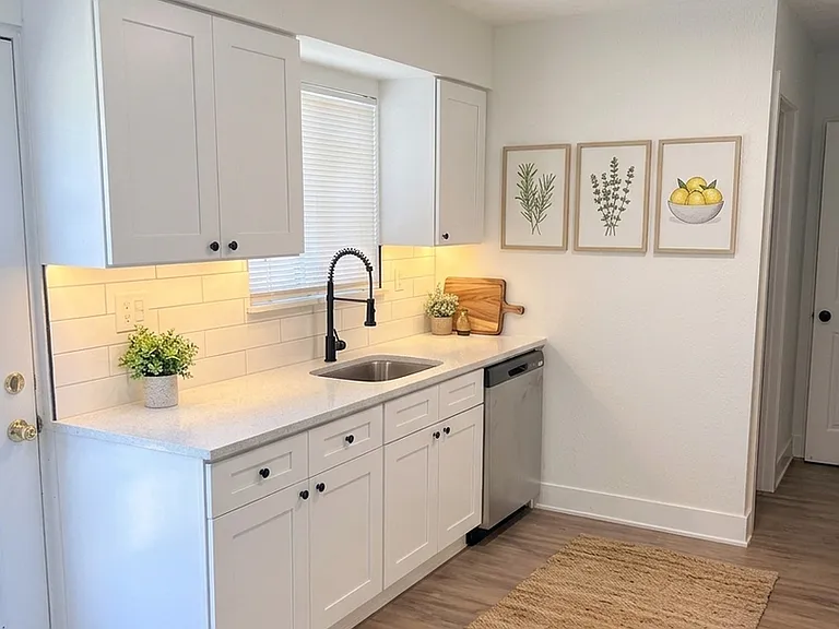 500 Bellarmine Dr W — Photo 4
