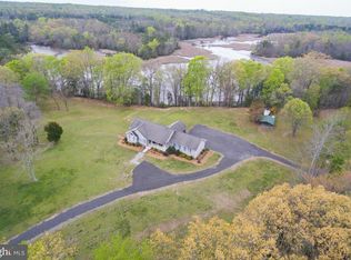 828 Eagle Vista Ln, Colonial Beach, VA 22443