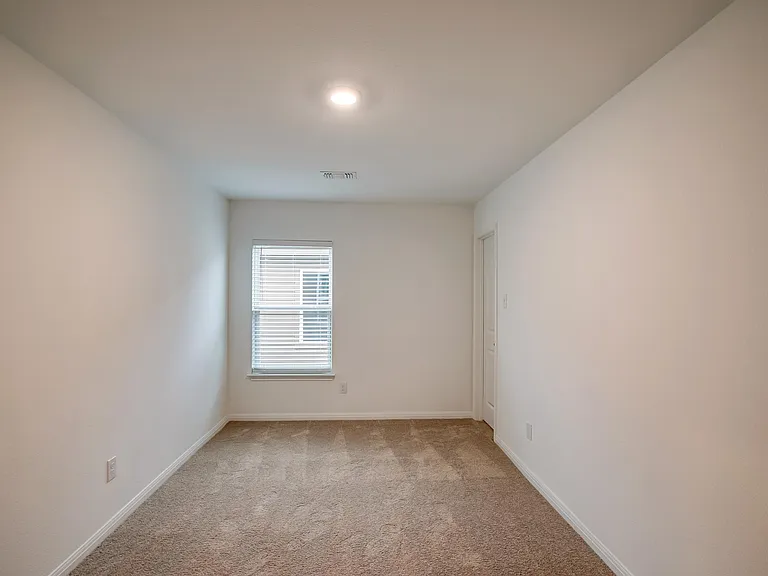 617 Riverdale Dr — Photo 9