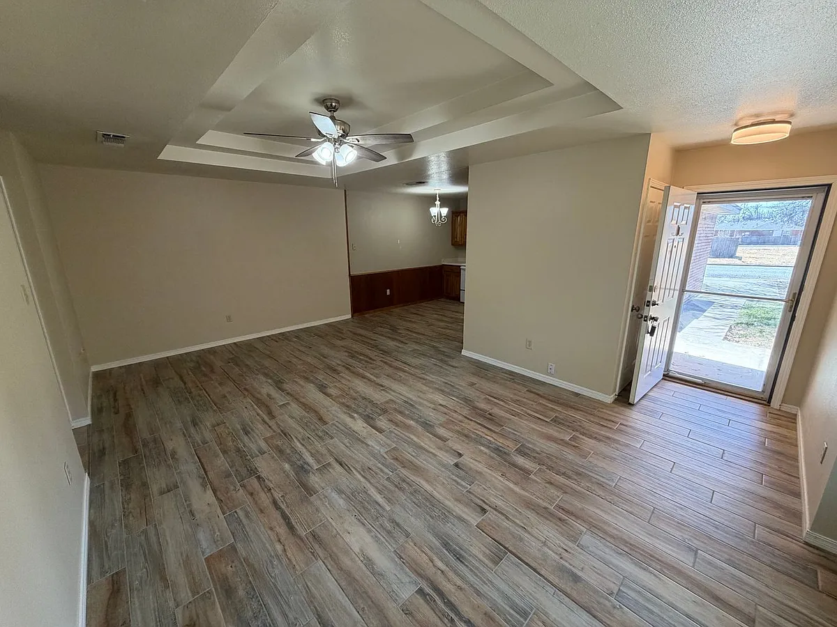 Building Photo - 732 Foster Ln #B