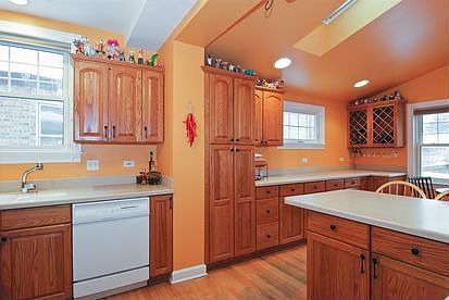 5th image of 6714 W Thorndale Ave