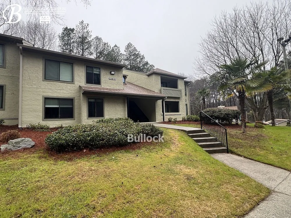 Beautiful 1BR 1BA Norcross Condo — Photo 2