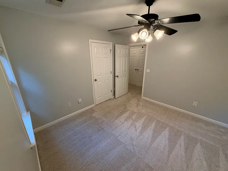 114 Creighton Ln — Photo 46