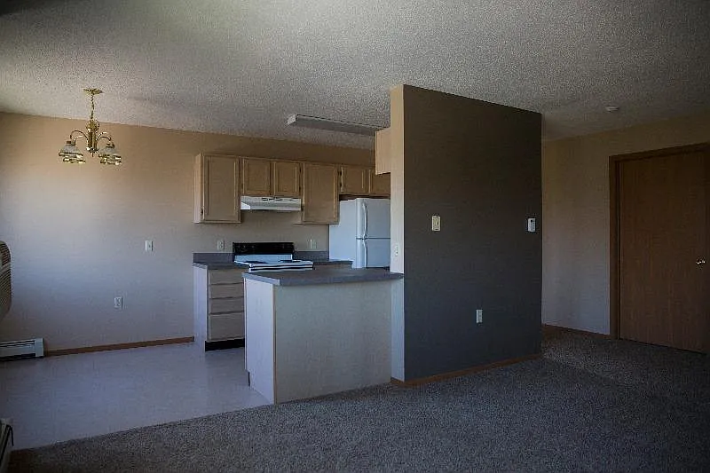 South Ridge Apartments & Townhomes — Photo 3