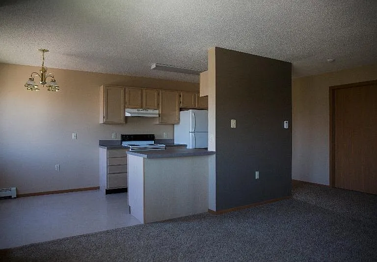 South Ridge Apartments & Townhomes — Photo 3