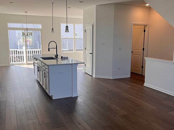 5th image of 1034 E Oakton St #0