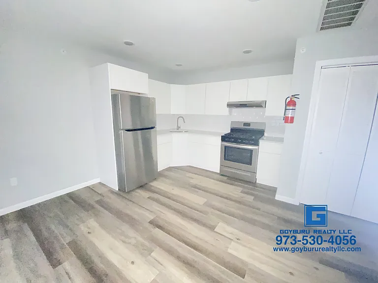 78 12th Ave #3 — Photo 5