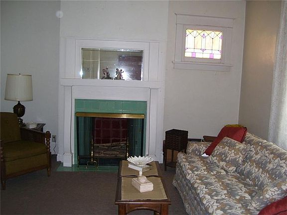 2nd image of 825 Broad Ave