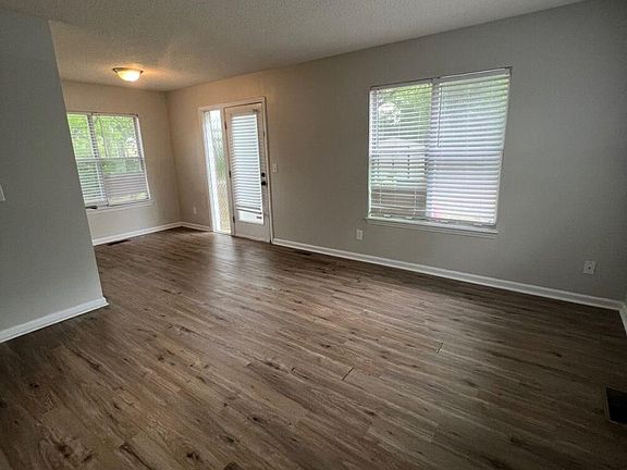 3rd image of 8014 Pleasant Grove Rd #B