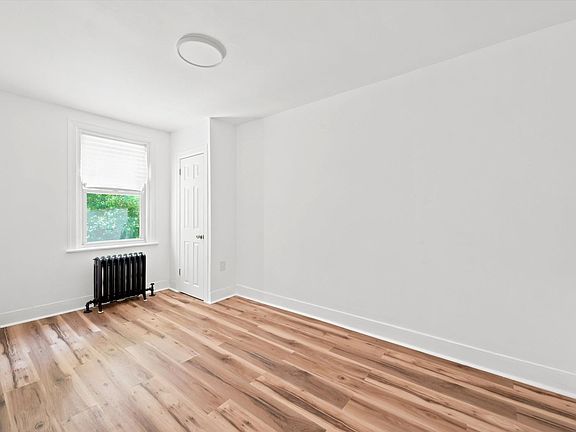 5th image of 484 E Penn St