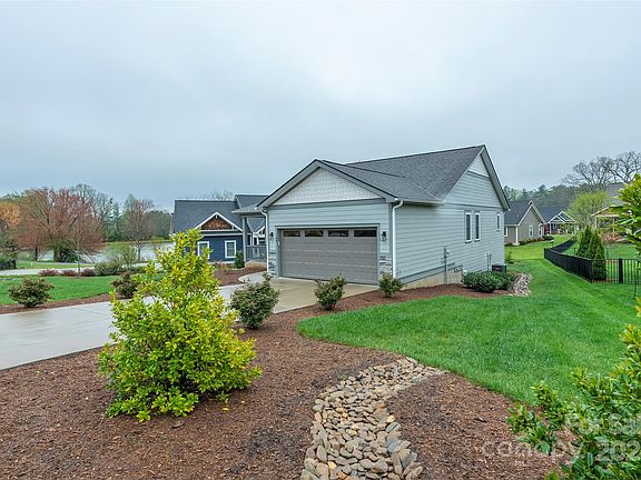 3rd image of 64 Foundry Ln