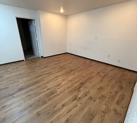 4th image of 17910 Cordary Ave
