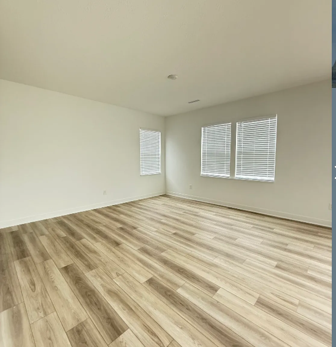 5 bed, 2736 sqft, $2,600 — Photo 3