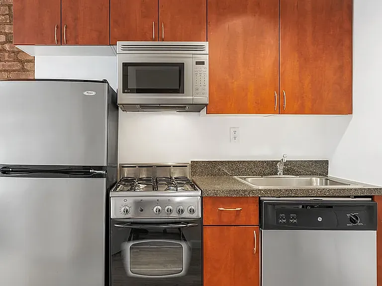 98 Christopher St #2 — Photo 2