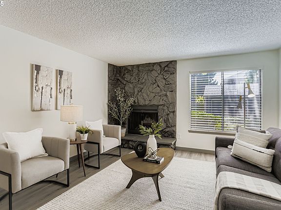 4th image of 650 SW Meadow Dr APT 106