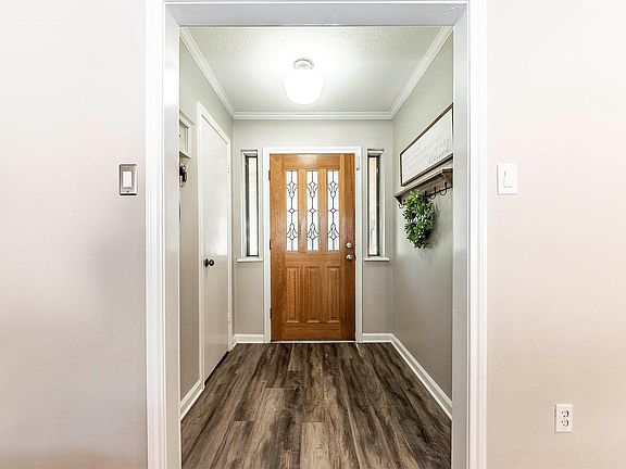 4th image of 2402 Harwell Cir