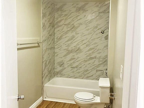 5th image of 634 Lime Ave #0