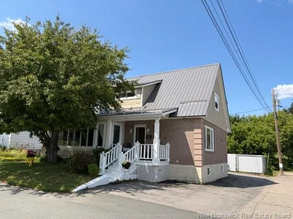 424 Golf St, Bathurst, NB E2A 2K5