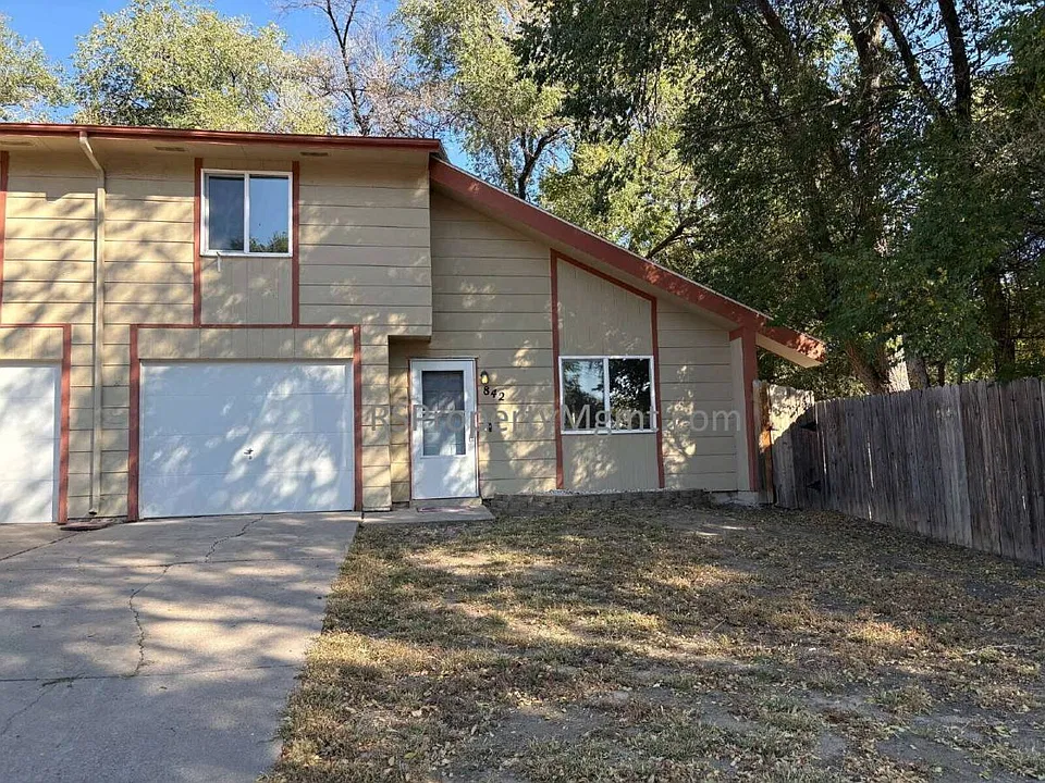 842 Bennett Ave