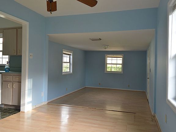 5th image of 10607 Sassafras St