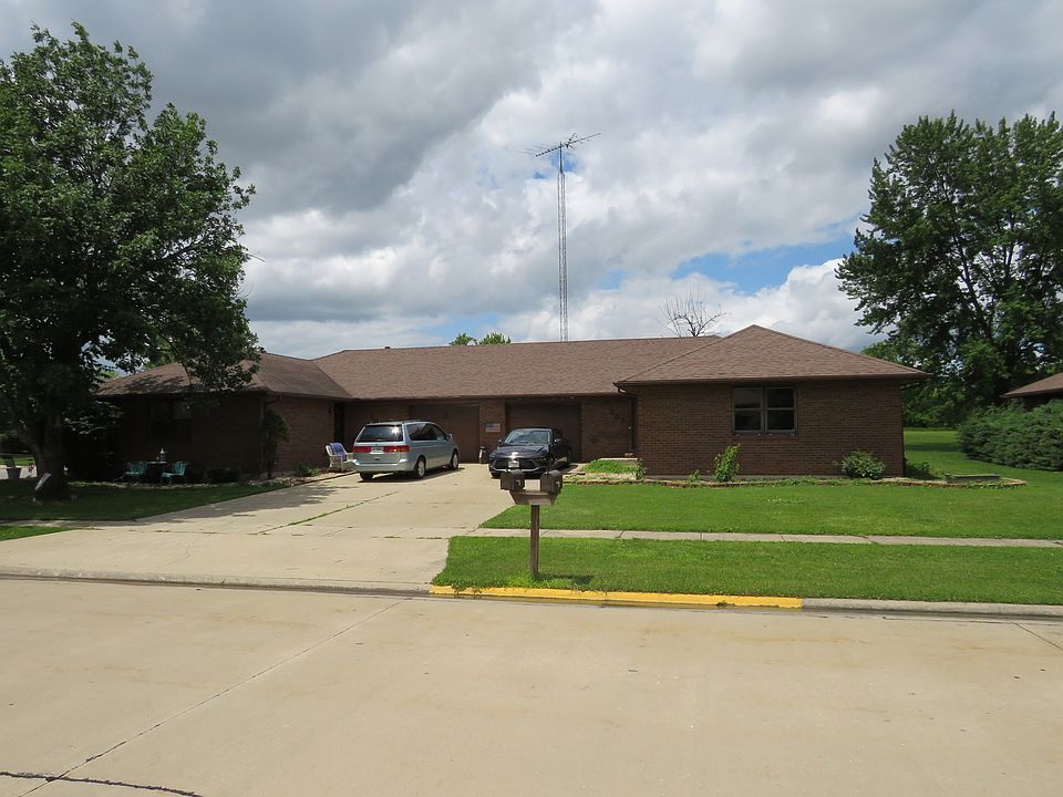 1st image of 301-303 Carriage Dr