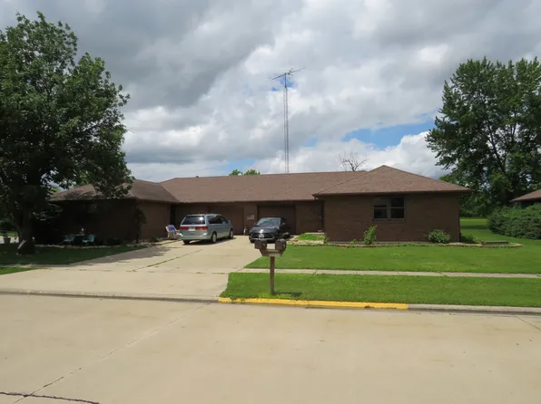 301-303 Carriage Dr, Morris, IL 60450