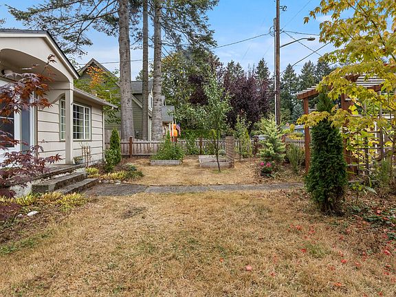 4th image of 2505 Buker St SE