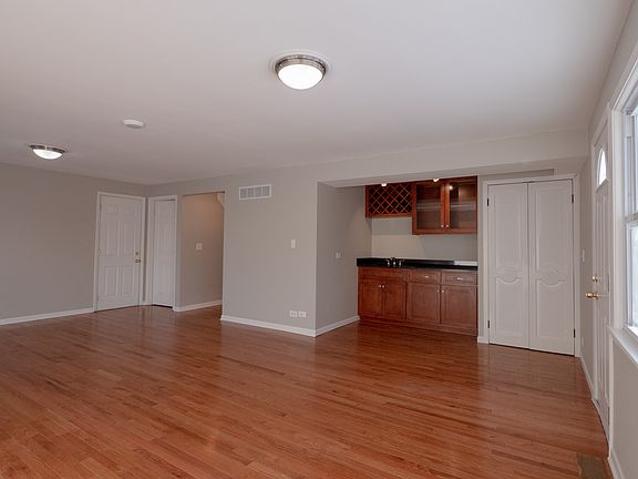 5th image of 20 N Regency Dr W