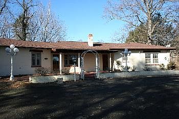 1st image of 104 Northwood Ter