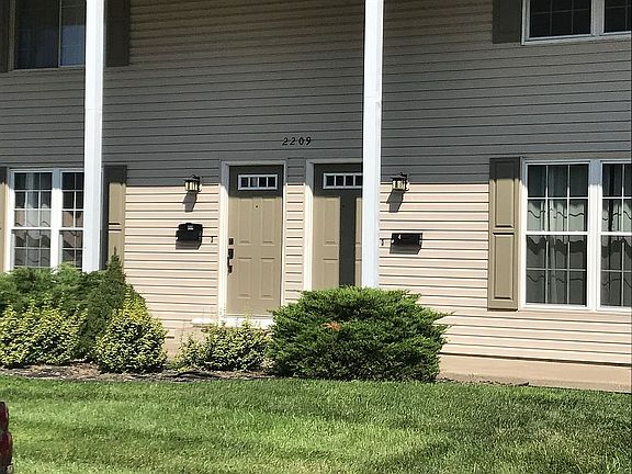 2nd image of 2209 Monticello Pl