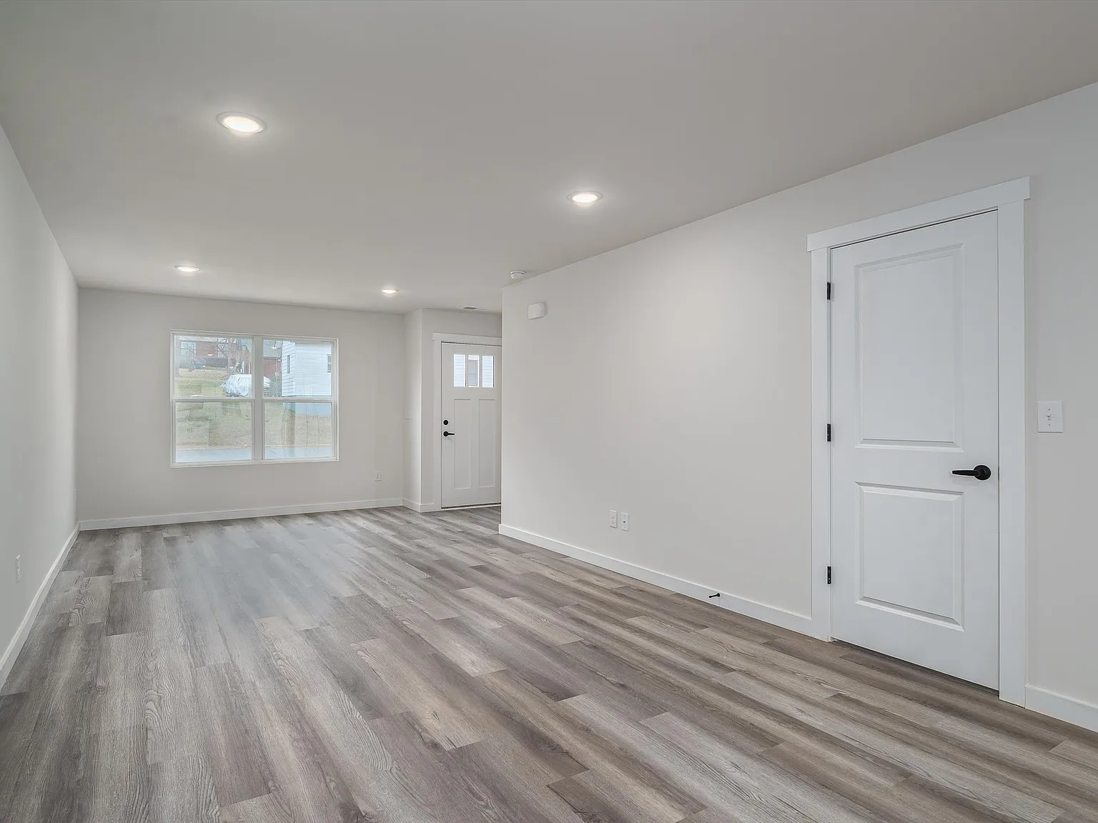 3 bed, 2.5 bath, 1300 sqft, $1,595 — Photo 3
