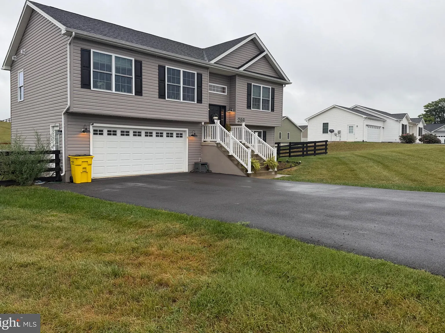 3 bed, 3.0 bath, 1790 sqft, $2,550 — Photo 2