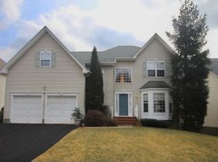 23 Wingate Way, Green Brook, NJ 08812