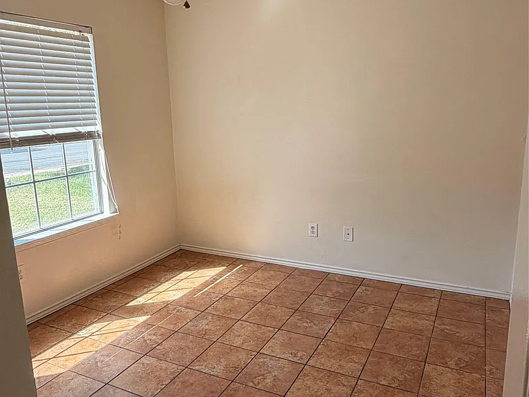931 Brandi Cir — Photo 4
